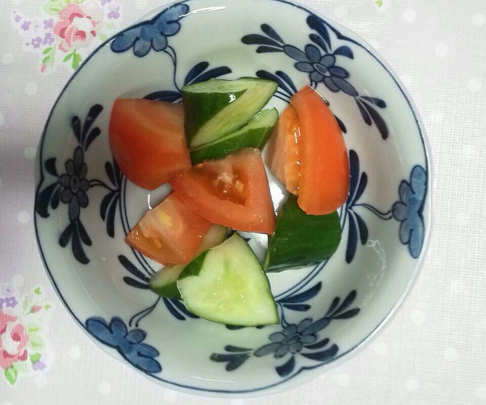 《トマトときゅうり》