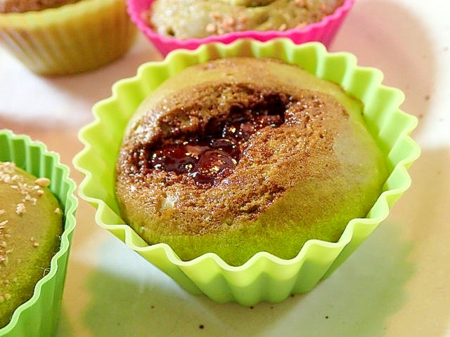 粒あんとチョコレートシロップの抹茶マフィン