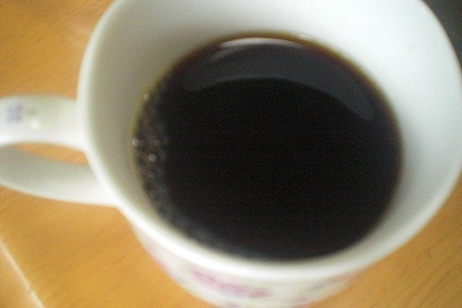 麦茶にコーヒーは思いつかなかったです。丁度今はインスタントコーヒーがあるので作りました。マグなのでコーヒー多めに入れました。ごちそうさま～～～(*^_^*)