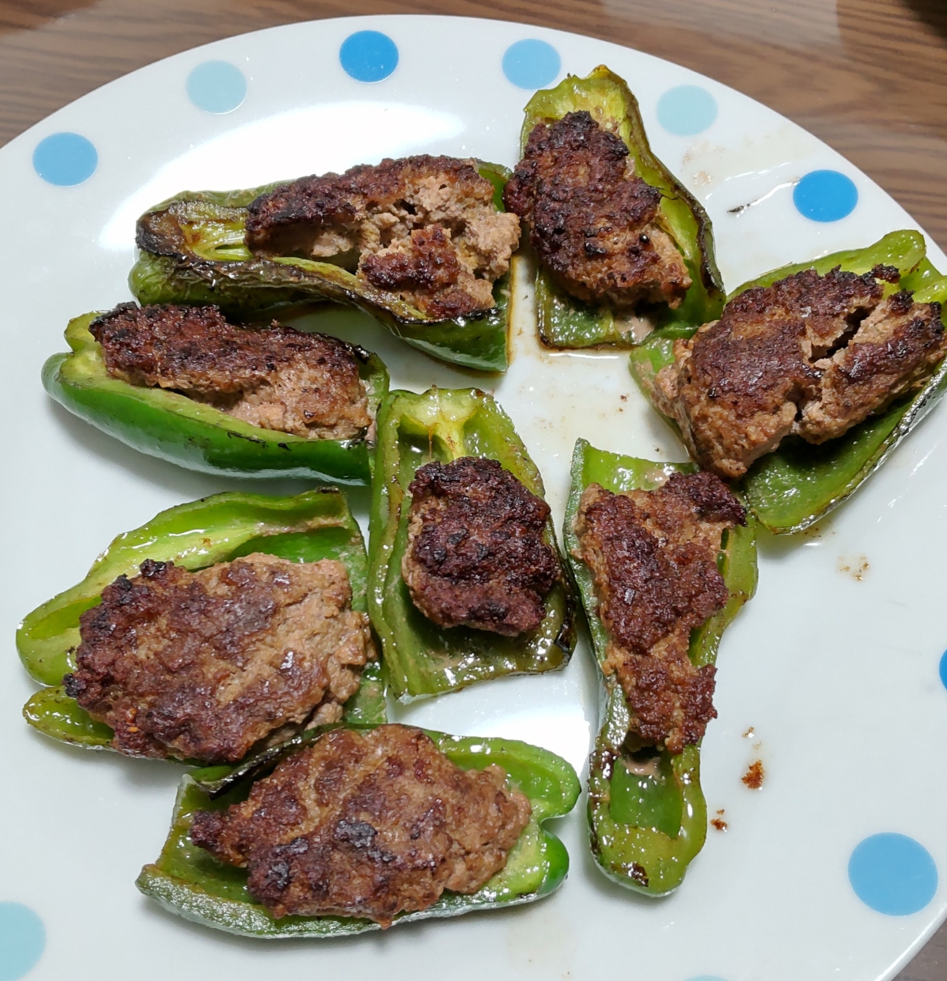 ピーマンの肉詰めカレー風味