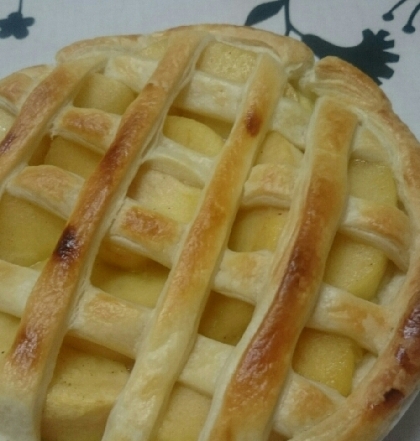 らぽっぽのアップルパイが食べてみたくて作りました。
ゴロゴロりんごと甘いさつまいもクリームの組合せ、とっても美味しかったです(^^)