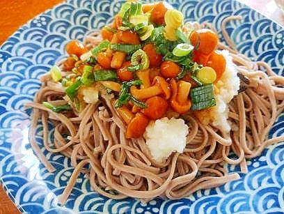 大山の十割蕎麦で　なめこおろしぶっかけ蕎麦