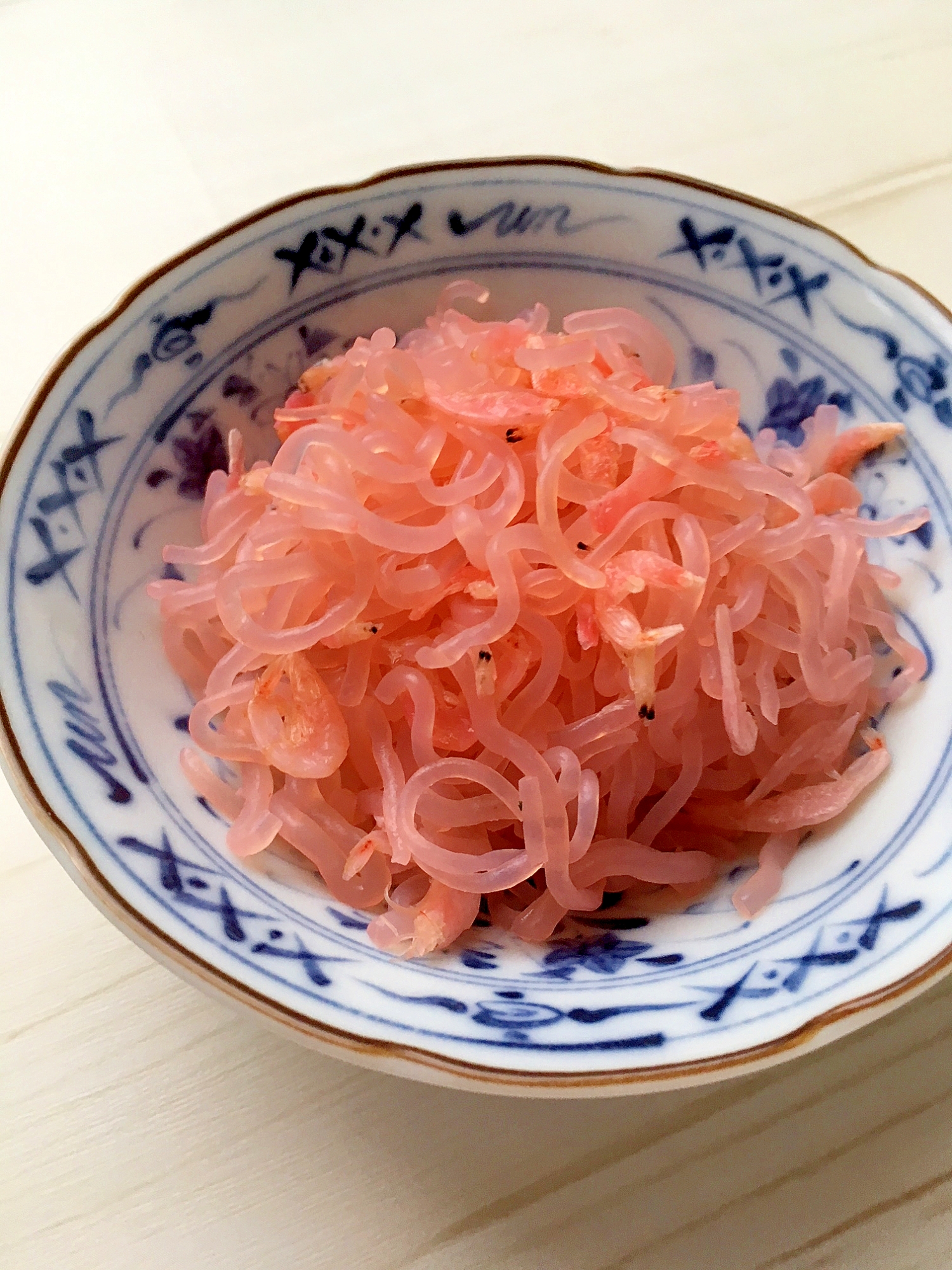 桜色がかわいい♪桜エビと糸こんにゃくの出汁煮