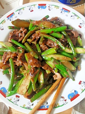 牛肉とアスパラ、にんにくの芽の炒め物