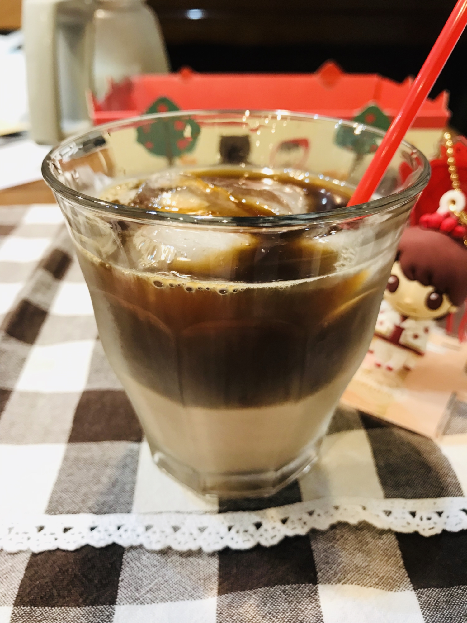 混ぜるのが楽しい♡二層のアイスカフェモカ