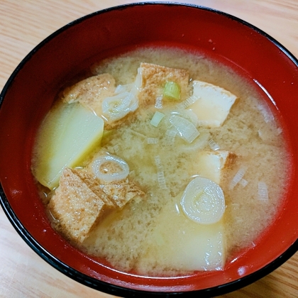 ほくほくのじゃがいもと旨みがある厚揚げ♪
美味しいお味噌汁でした(*^-^*)