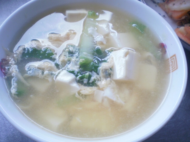 豆腐と白菜のコンソメ卵スープ