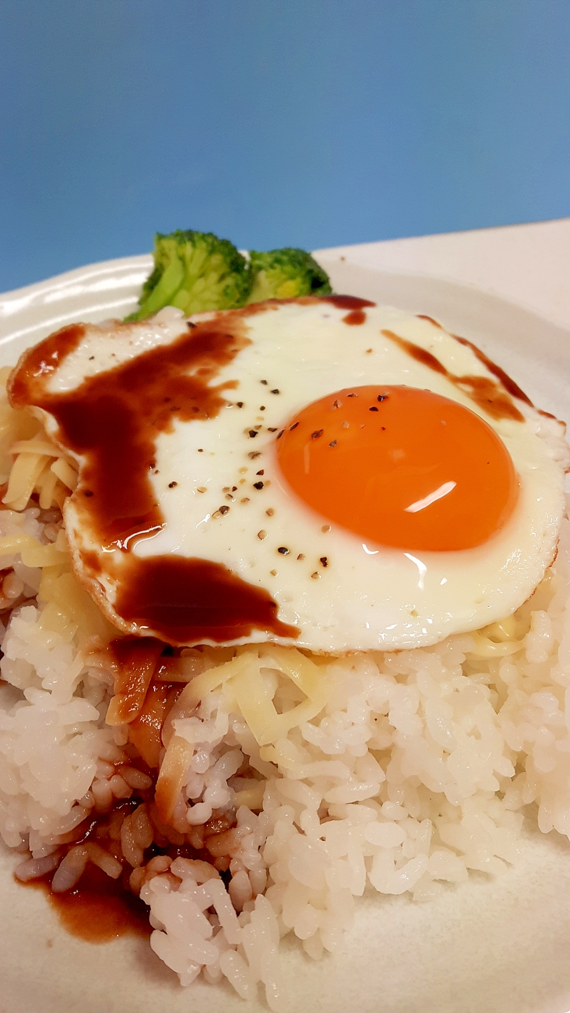 子供が喜ぶハンバーグなしの(^^;)ロコモコ風丼♪