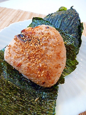 時短！炊き込みご飯の余りで☆「焼きおにぎり」