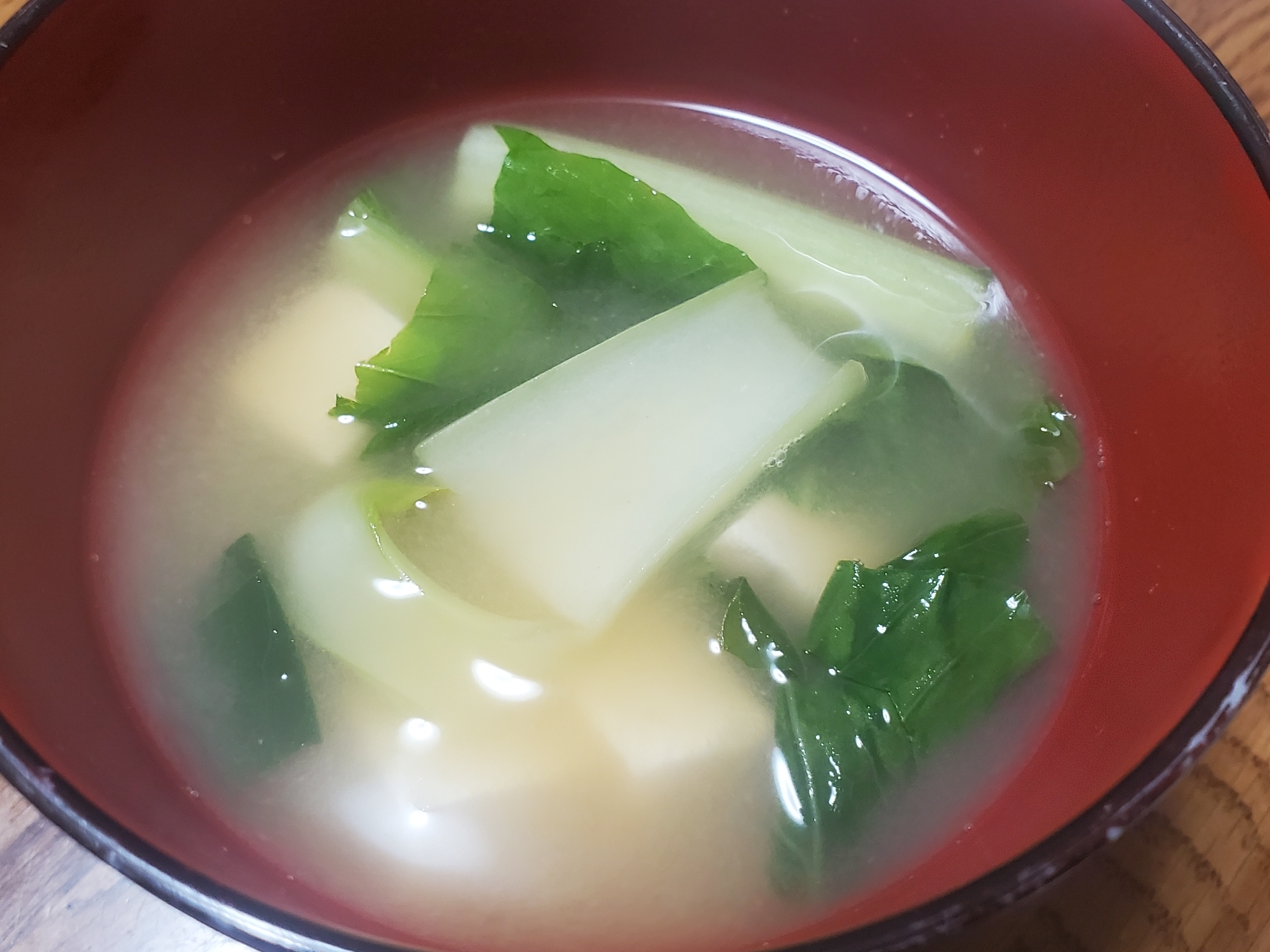 チンゲン菜と豆腐の味噌汁