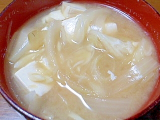 みょうがと豆腐と玉ねぎの味噌汁