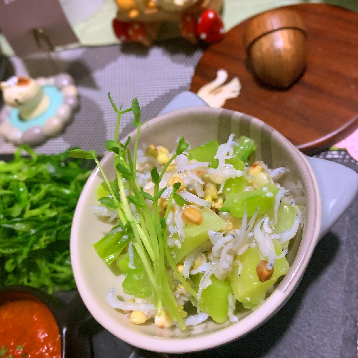 キャベツの芯と蕎麦の実のじゃこサラダ