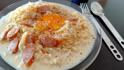 サッポロ一番塩ラーメンで作るカルボナーラ風ラーメン