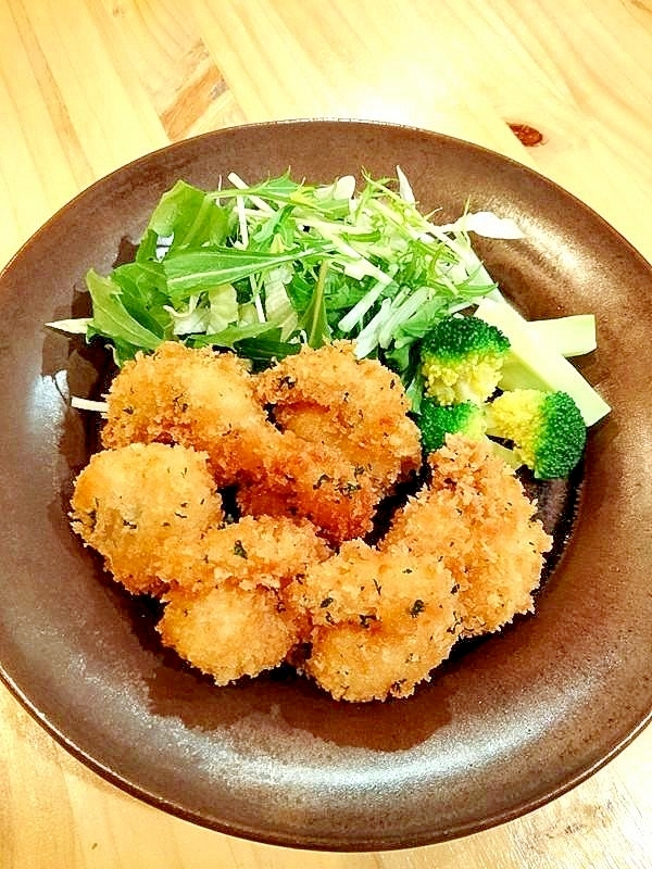 ふわっと香るチーズとパセリ衣のエビフライ