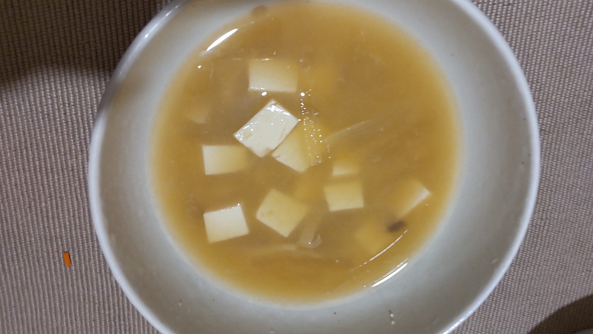 豆腐、大根、エリンギの味噌汁