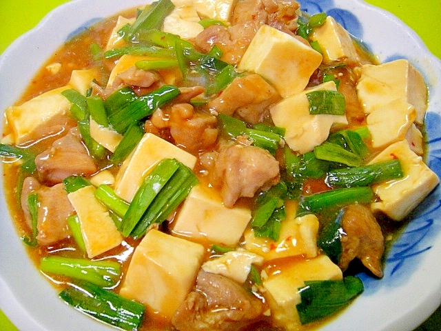 豆腐と鶏もも肉ニラのピリ辛煮