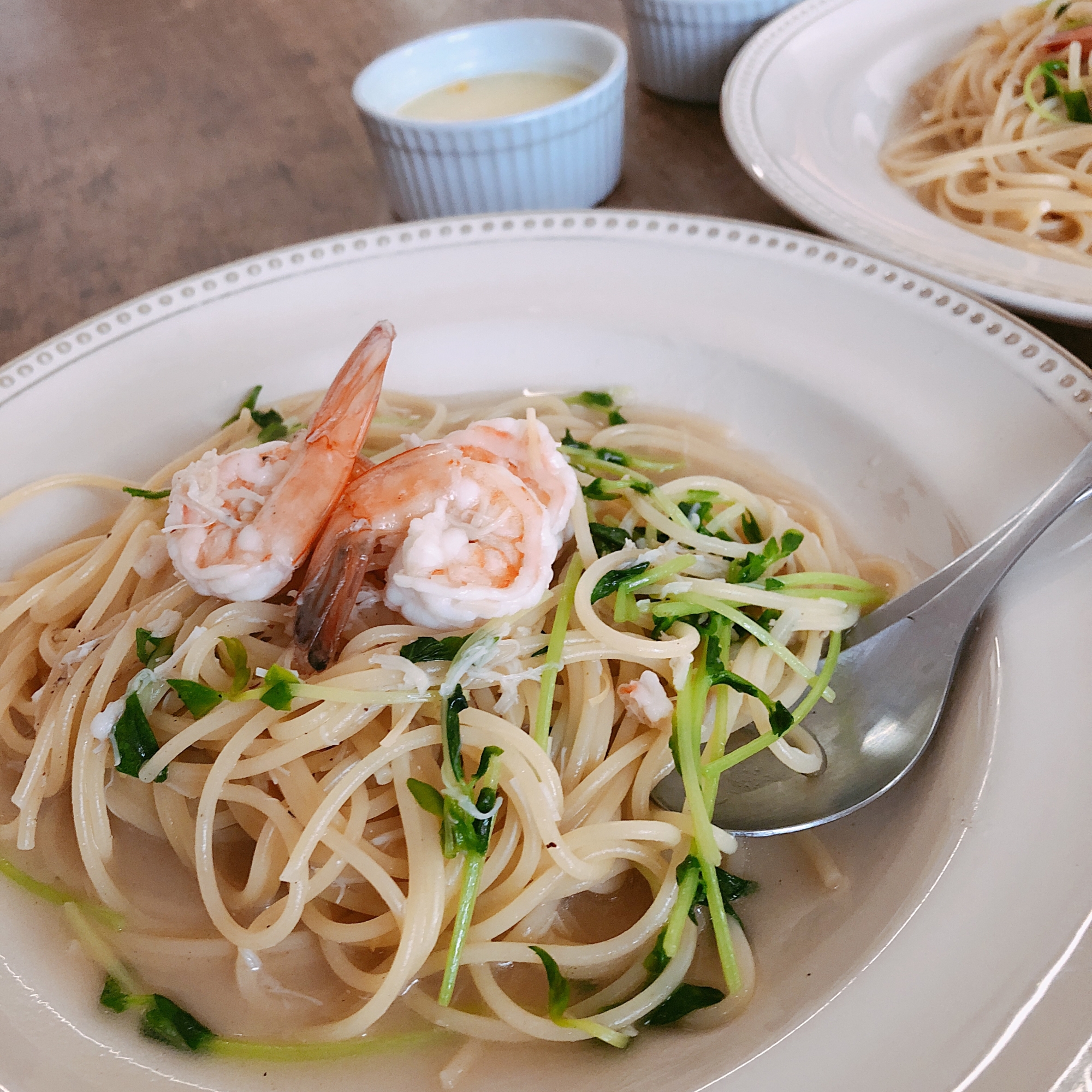 エビと豆苗のパスタ