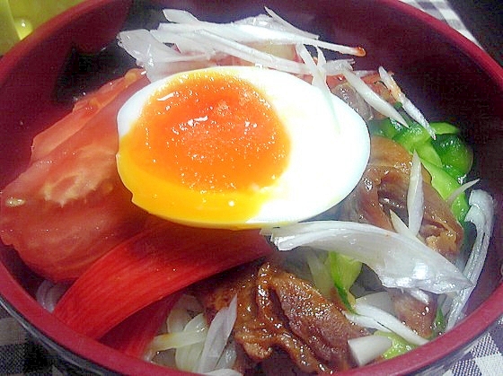 焼き肉と野菜たっぷり具だくさん冷麺