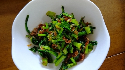 簡単で、ご飯がすすむ！カブの葉のごま油炒め