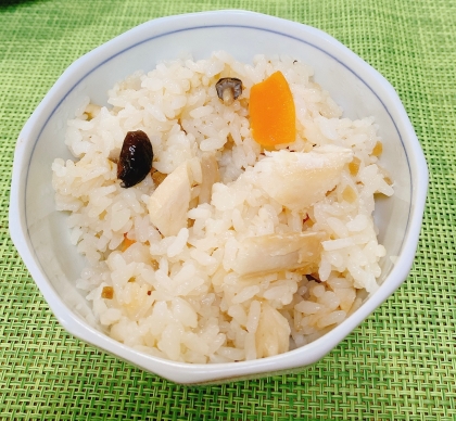 キノコの炊き込みご飯のおにぎり