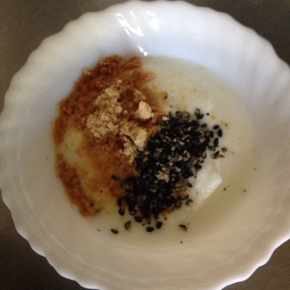 きな粉と黒胡麻で栄養プラス(#^.^#)
朝食に美味しくいただきました。