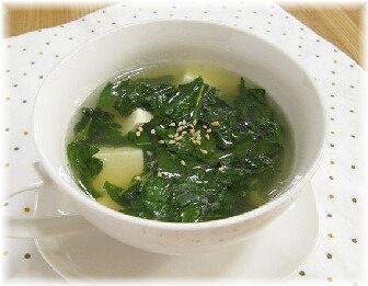 とろとろのモロヘイヤのスープ、冷たくしてとっても美味しかったです☆
ジュースはよく作っていたのですが、お豆腐とのスープ元気がもりもり湧いてきました＾＾*