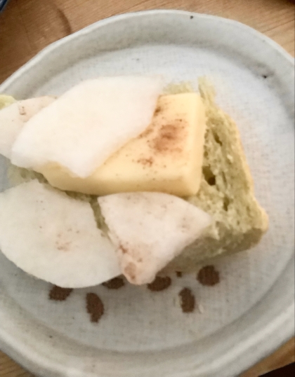 チーズトーストアレンジ 梨のせてシナモンかけて
