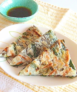 白い皿に盛られたもずくのヒラヤーチー