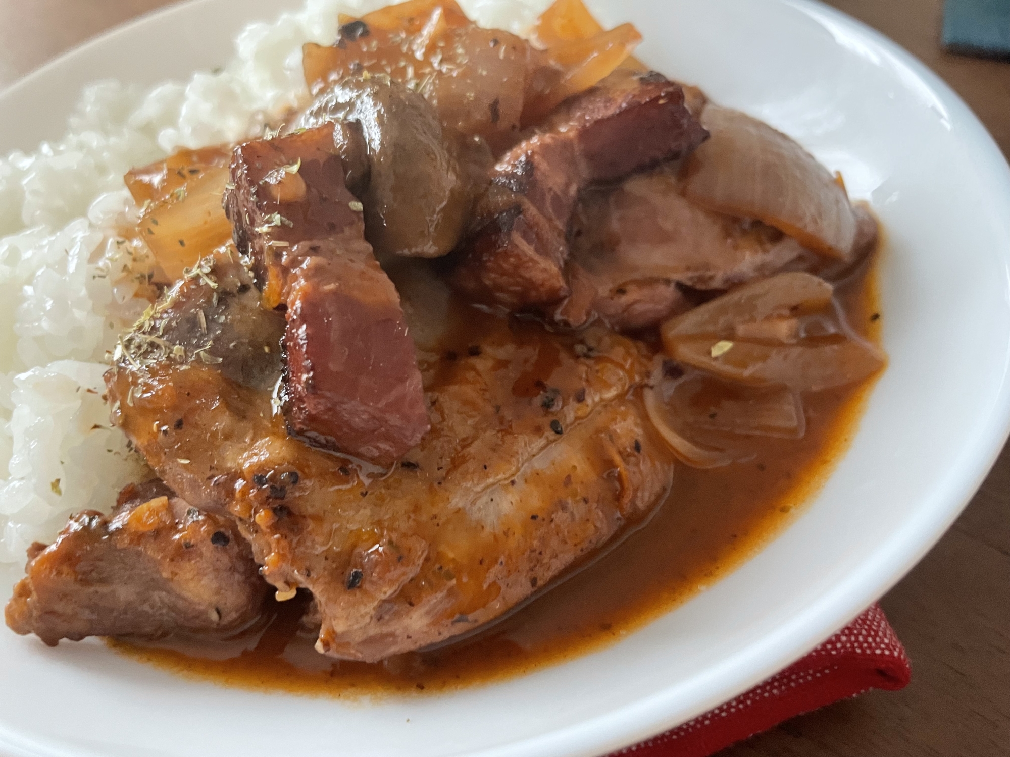 鶏もも肉の赤ワイン煮込み