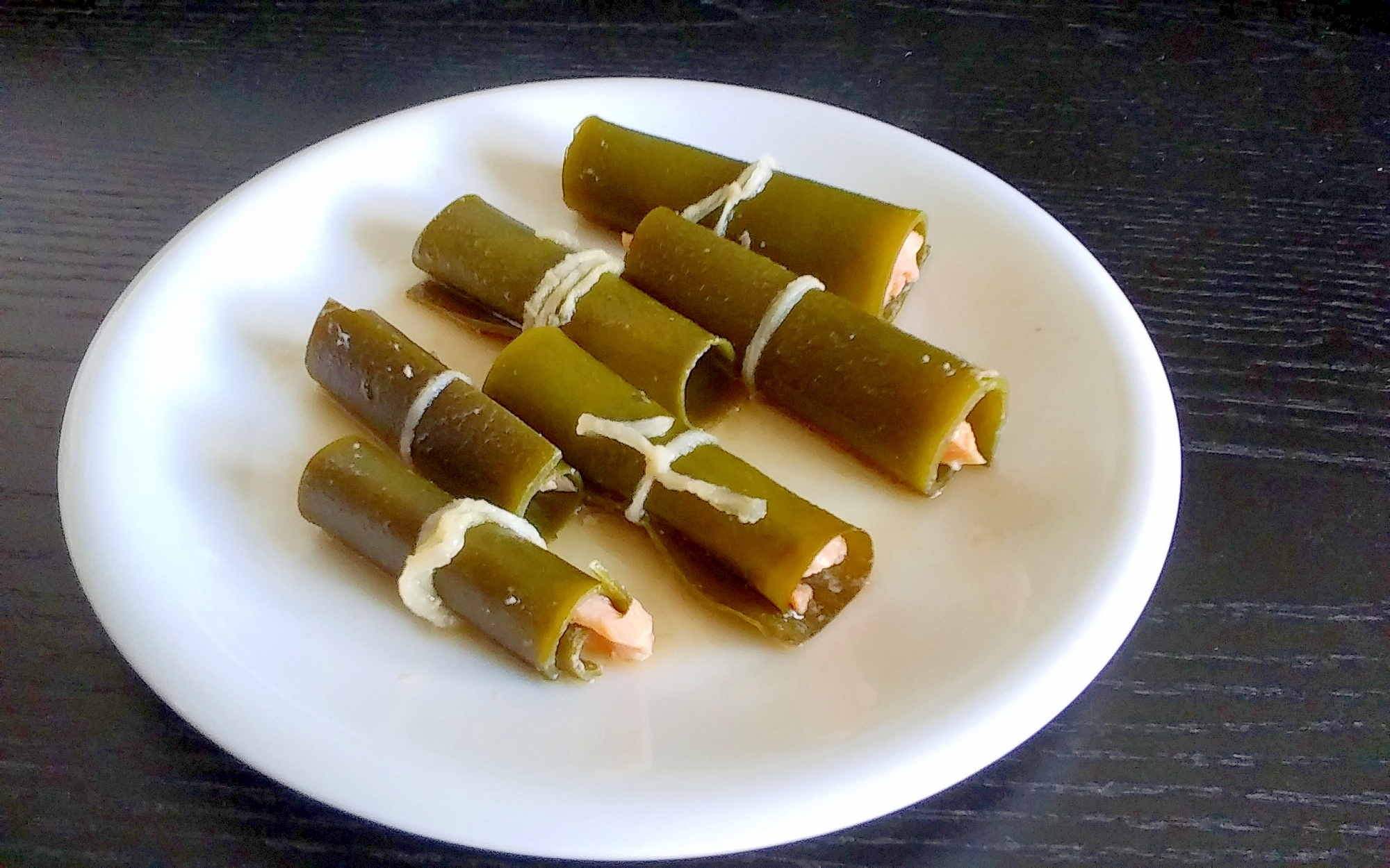 小さくかわいい おせち 鮭の昆布巻き レシピ 作り方 By A S A P 楽天レシピ 小さくかわいい おせち 鮭の昆布巻き レシピ 作り方 By A S A P 楽天レシピ