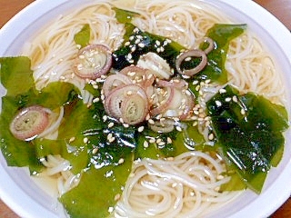 みょうがとワカメのにゅうめん