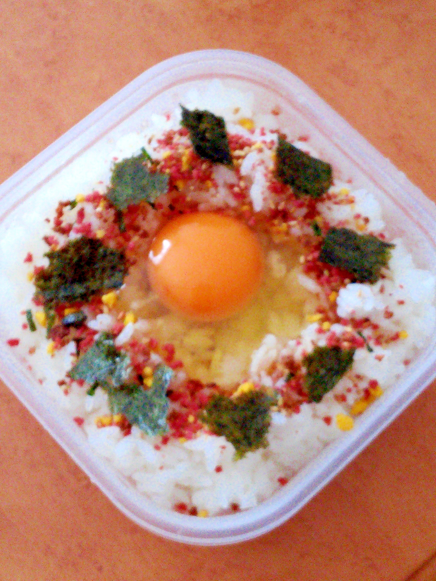 簡単☆アレンジ☆味付け海苔とふりかけの卵かけご飯