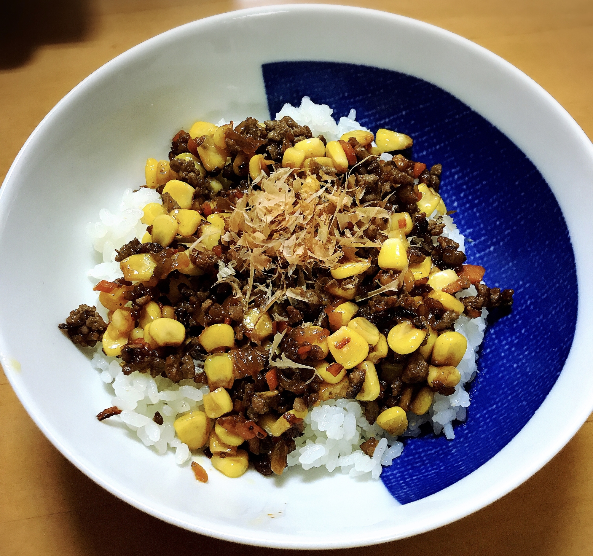 コーンサラダの残りでコーンそぼろ丼