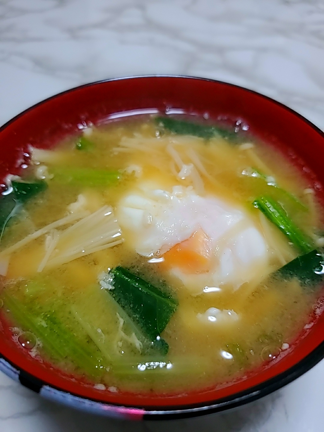 小松菜とエノキの卵落とし味噌汁