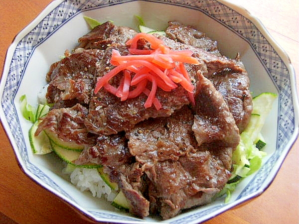 男の人にも❤すき焼き肉ソテー丼♪(岩塩&黒胡椒)