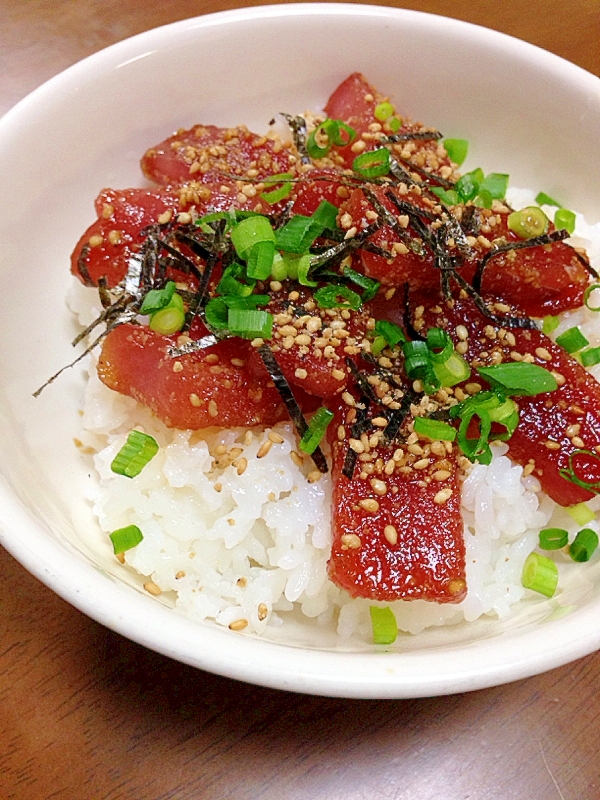 まぐろ漬け丼