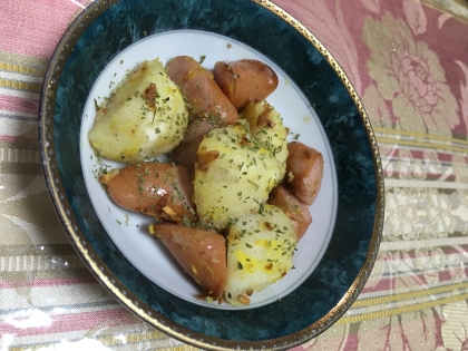 じゃが芋うっかり皮をむいてしまいました。生パセリもなくドライパセリで。
でも美味しかったです♪