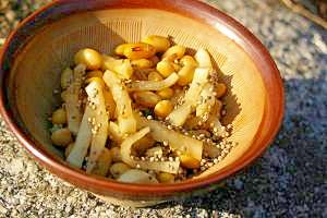 大豆と沢庵の小鉢