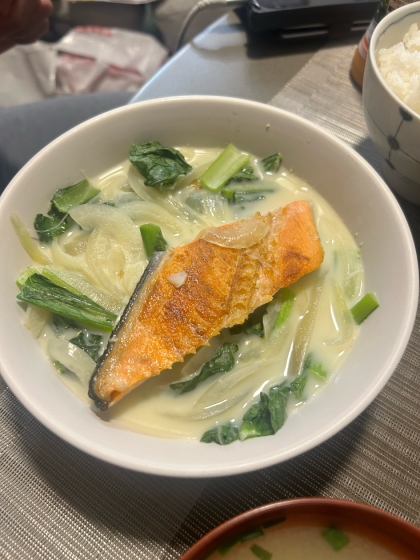 【フライパン】鮭と小松菜のクリーム煮【小麦粉なし】