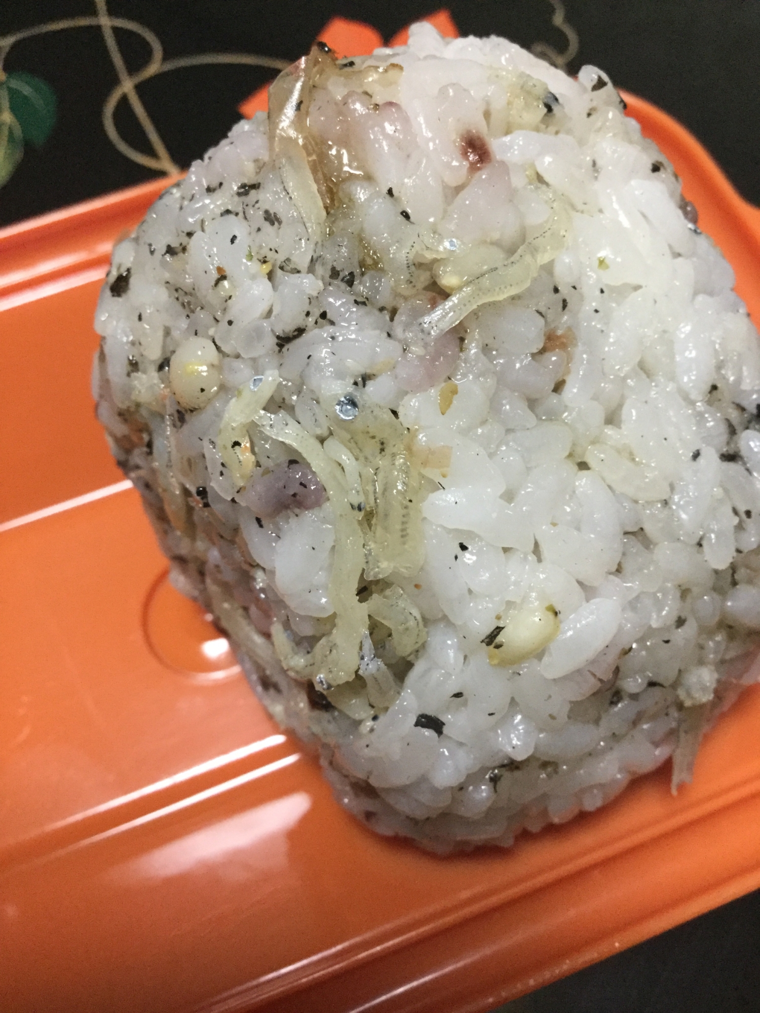 しらすと醤油麹でおにぎり