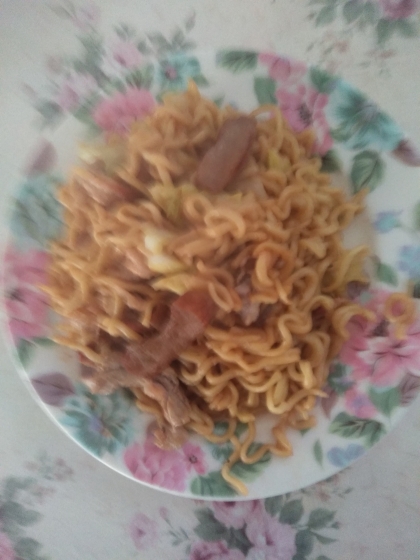 さつま揚げ入りの焼そば
初なのに、何だか
懐かしい味に感じ
ほっこりしました(@_@)
ごちそうさまでした♪