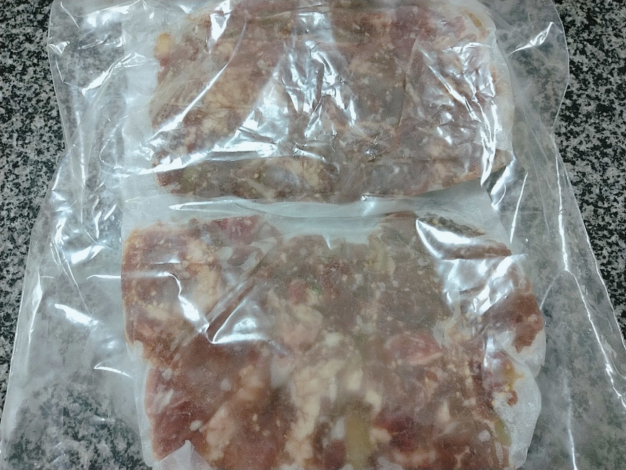 下味済み牛肉の冷凍〜ラップと保存袋の併用が便利♪