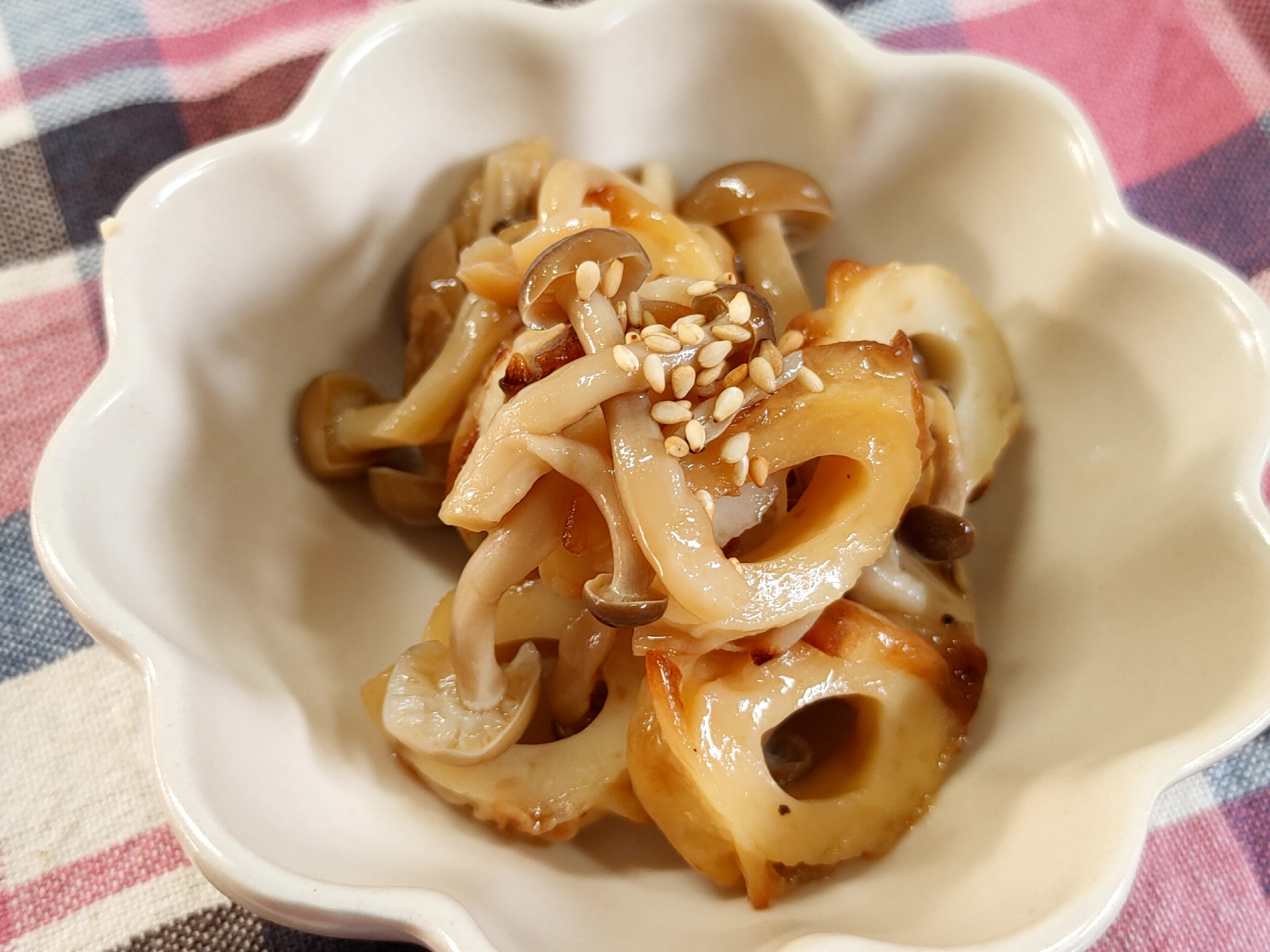 ストウブDe〜焼きちくわとしめじの蒸しきんぴら風