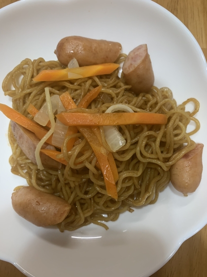 子供とお昼ご飯♪ウインナー焼きそば