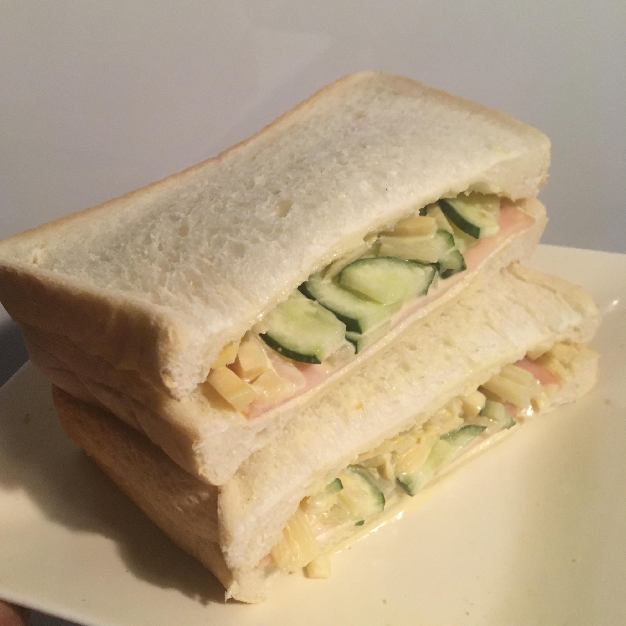 たけのこ、きゅうり、ハムのサンドイッチ