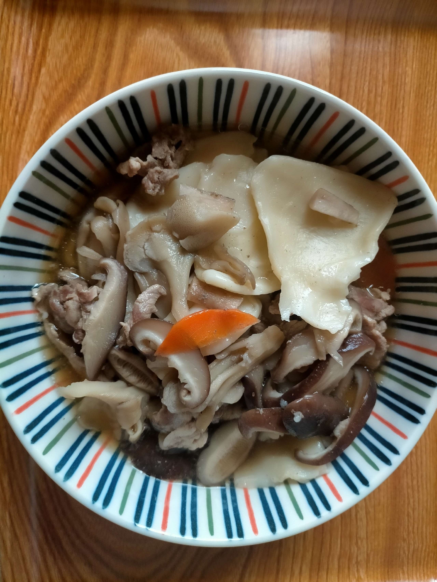 豚小間肉と椎茸と舞茸のひっつみ汁