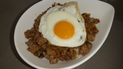 【1人分】鶏むね肉とピーマンのガパオ丼