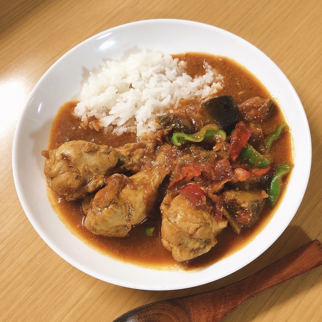 小麦粉不使用!手羽元となすのスパイスカレー