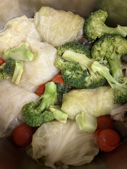 彩り野菜も一緒にロールキャベツ