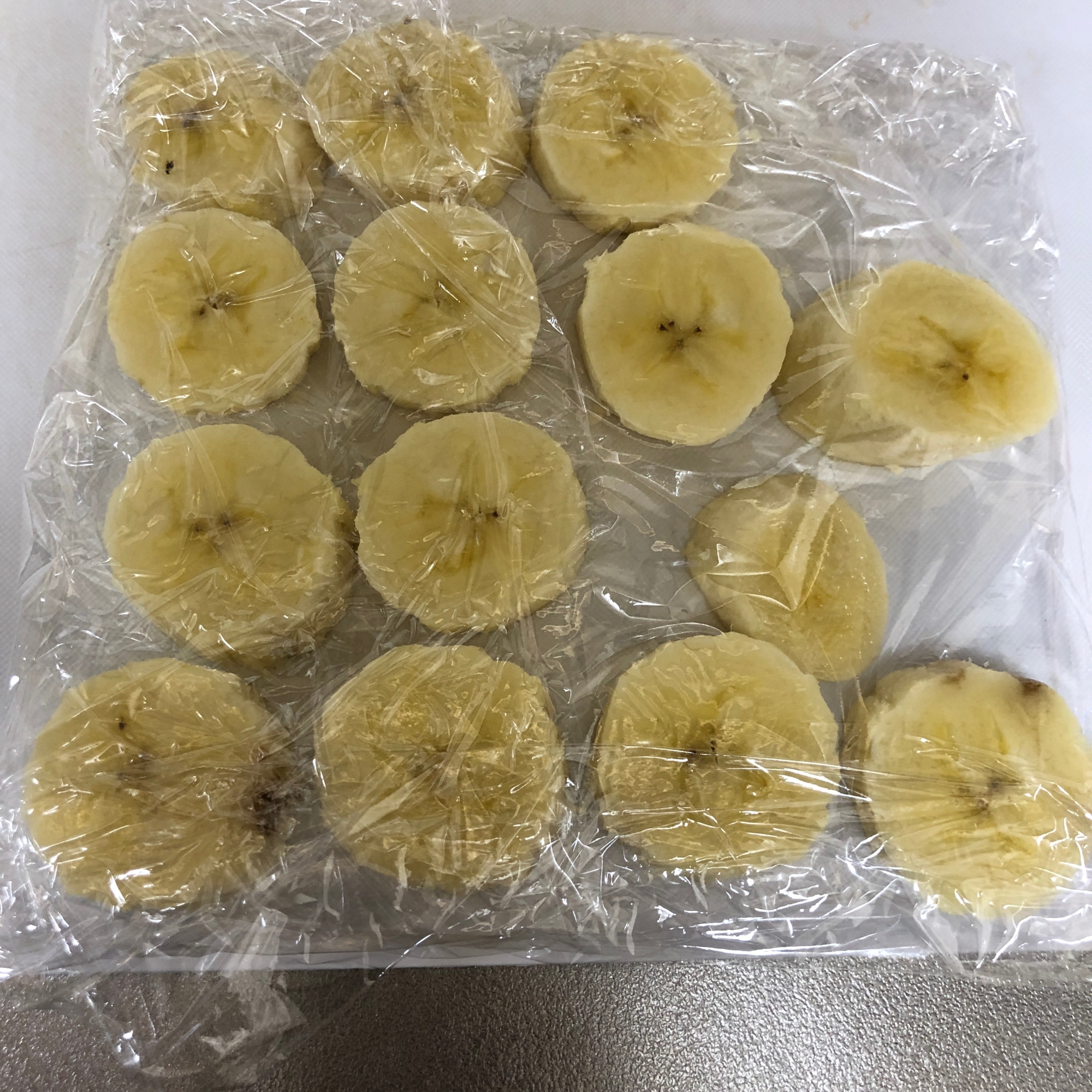 スムージーやヨーグルトに カットバナナの冷凍保存 レシピ 作り方 By ろーるけーき 楽天レシピ